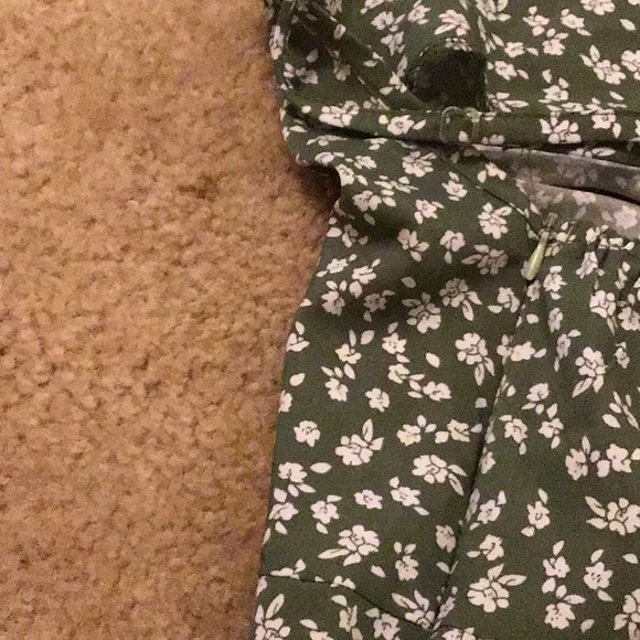 Green floral prairie dress🌳🌟⭐️ - Picture 5 of 5